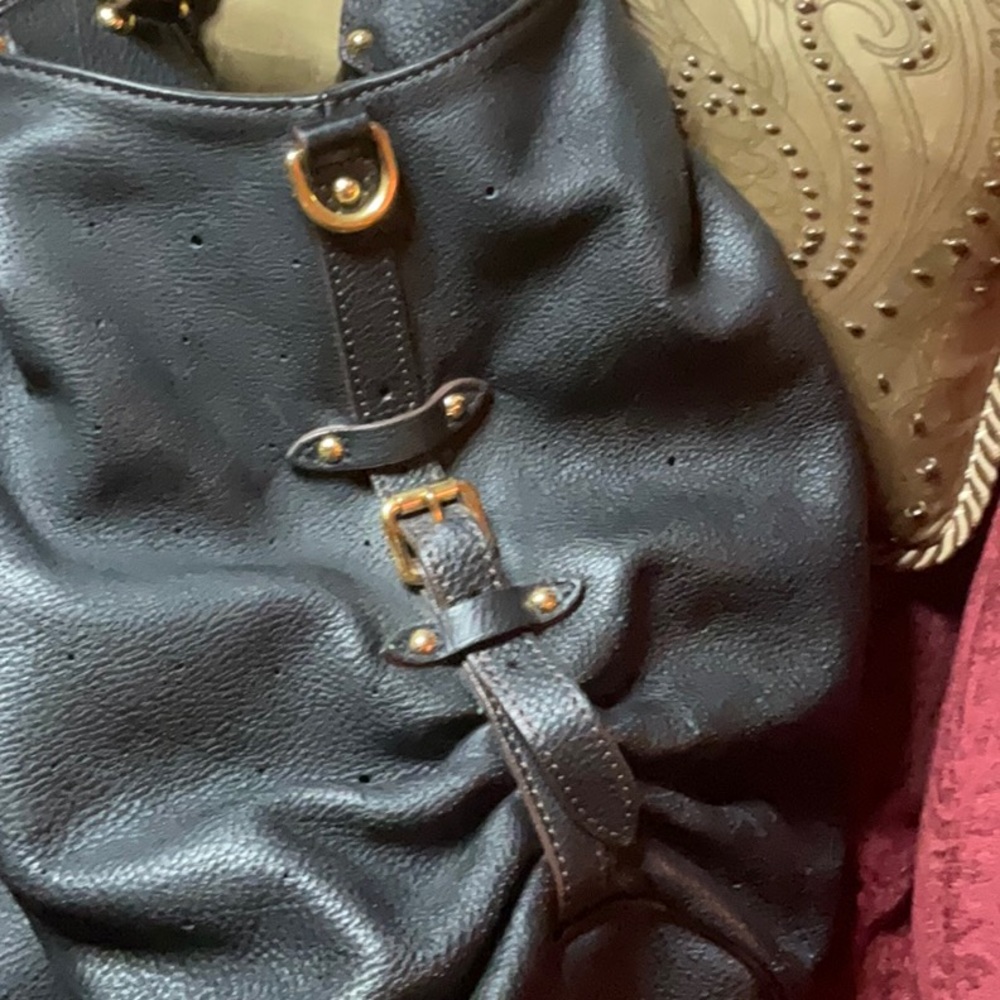 AUTHENTIC LV Mahina Black Leather Handbag - Picture 4 of 12